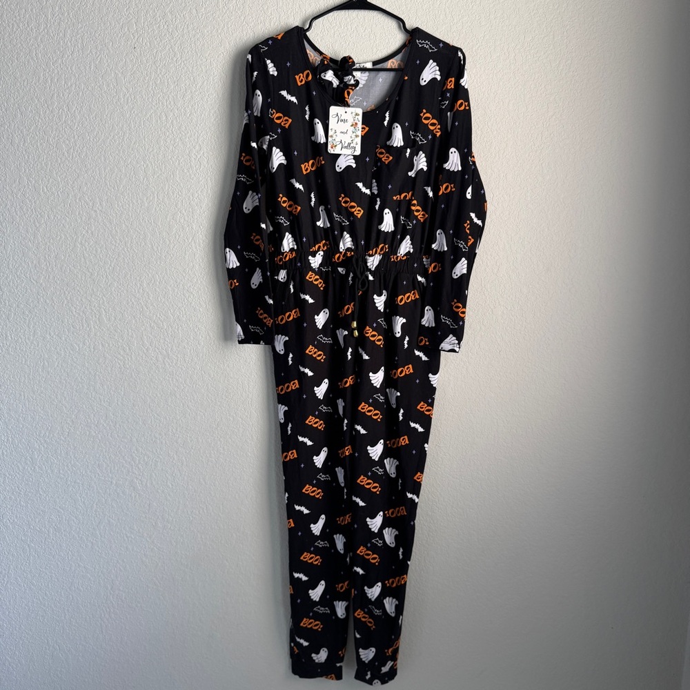 Black Halloween Ghost Print Women’s One-Piece Jumpsuit / Pajama Set. Size L. NWT